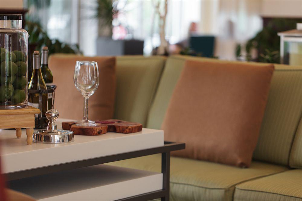 Hilton Garden Inn Норуолк Экстерьер фото