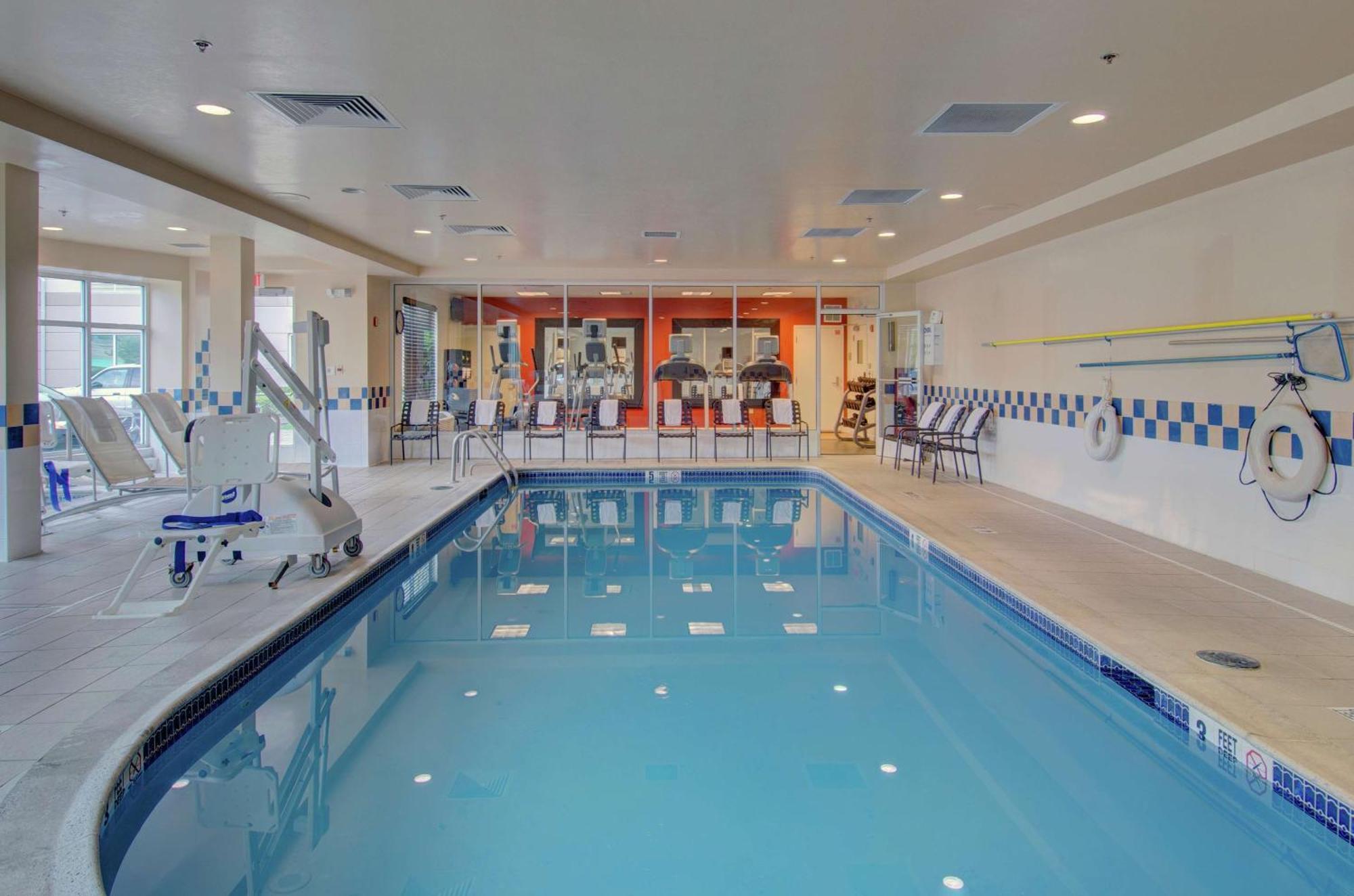 Hilton Garden Inn Норуолк Экстерьер фото