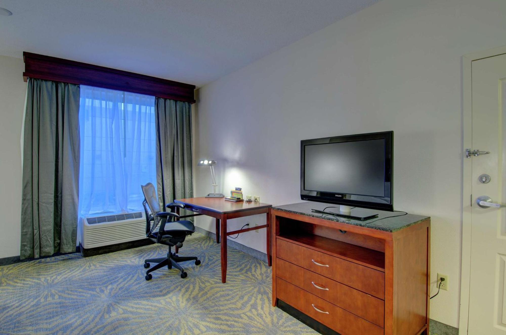 Hilton Garden Inn Норуолк Экстерьер фото