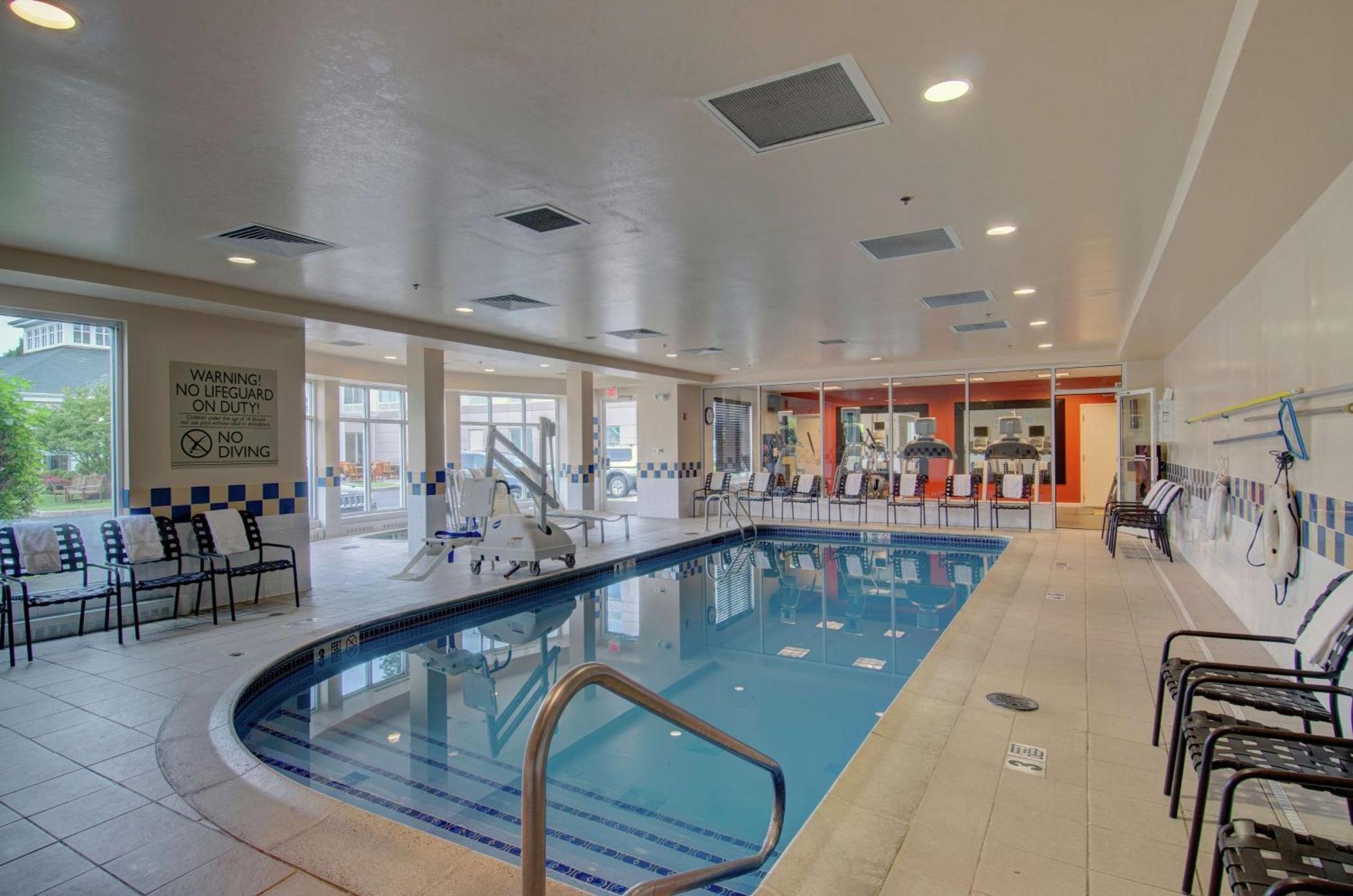 Hilton Garden Inn Норуолк Экстерьер фото