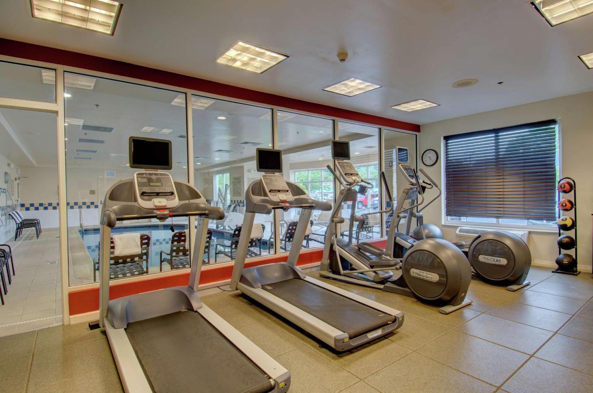 Hilton Garden Inn Норуолк Экстерьер фото