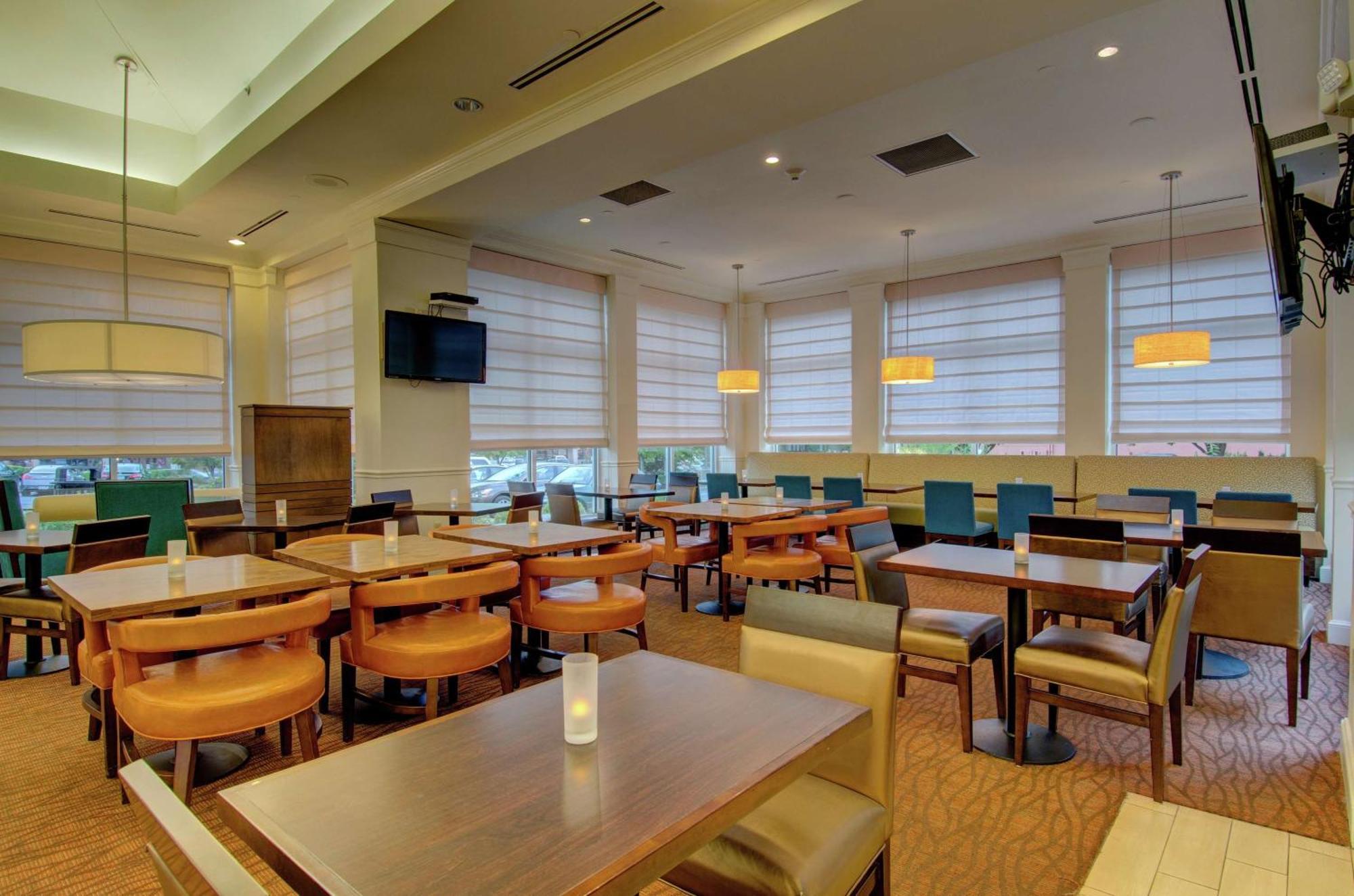 Hilton Garden Inn Норуолк Экстерьер фото